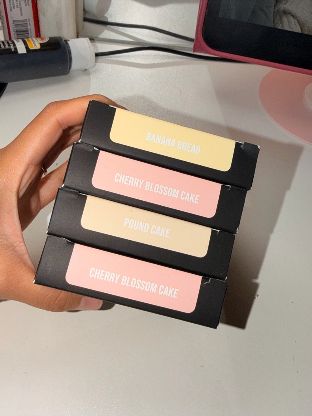 Huda Beauty easy bake and snatch pressed powder